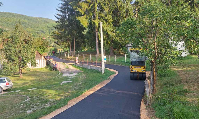 OPŠTINA BERANE: Počelo asfaltiranje seoskih putnih pravaca