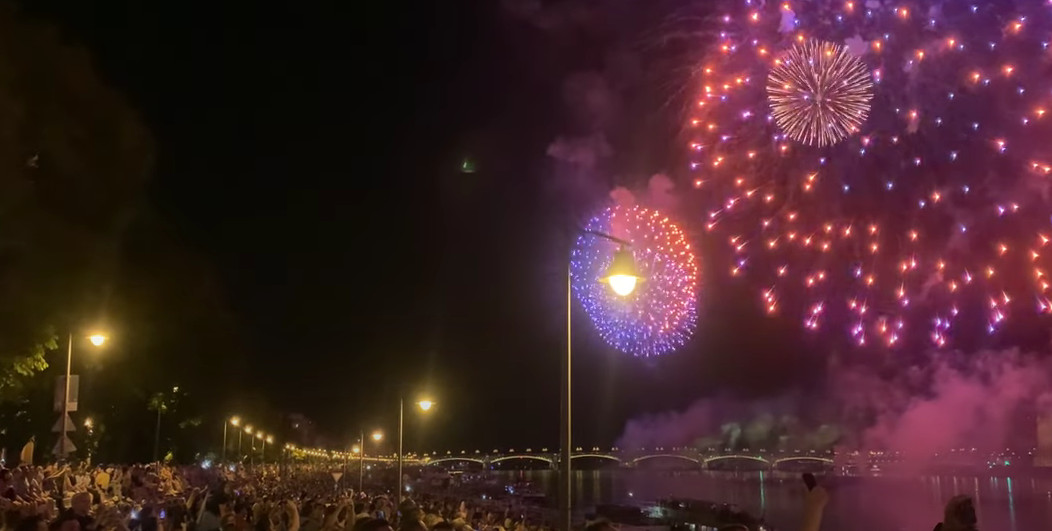 U SJENCI OTPUŠTENIH METEOROLOGA Desetine hiljada ljudi na Dunavu ispratilo vatromet u Budimpešti (VIDEO)