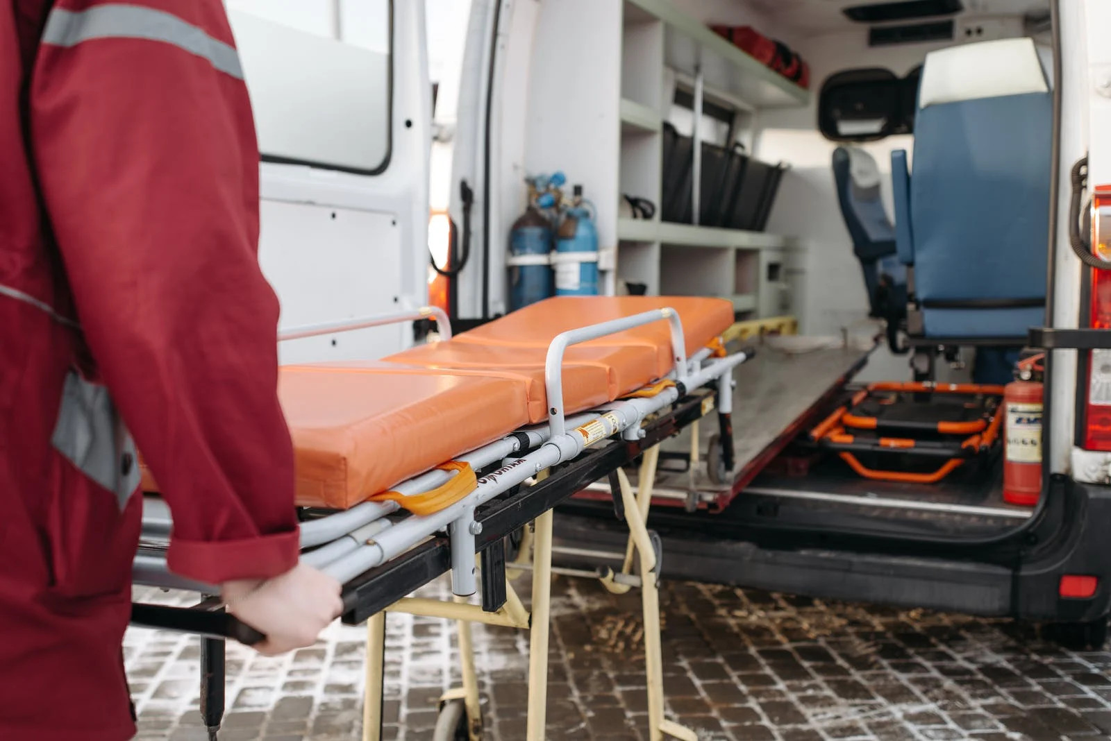 TRAMVAJ PREGAZIO ČOVJEKA NA NOVOM BEOGRADU: Očevici pritrčali u pomoć, stigla i ambulantna vozila