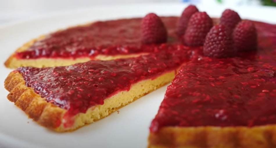 BRZI MALINA TART: Od jednostavnih sastojaka, a peče se samo 15 minuta (VIDEO)