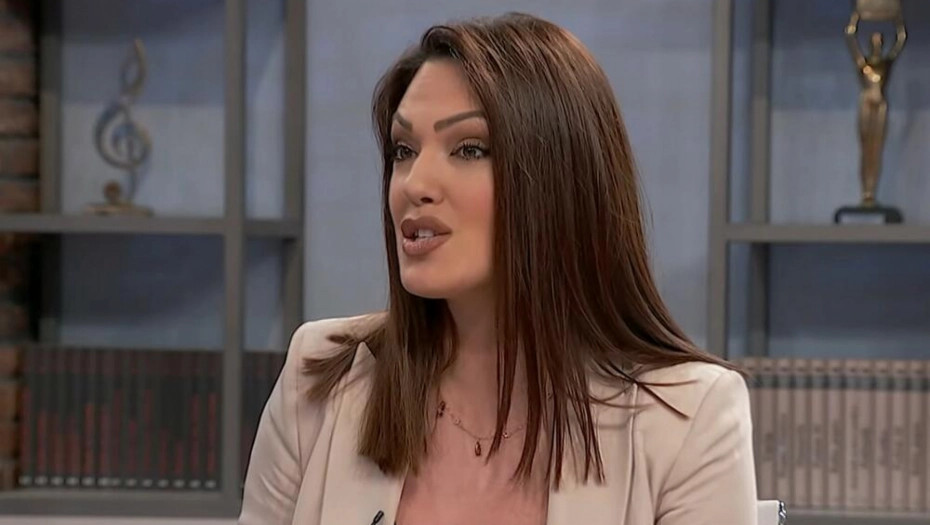 NISAM UGRADILA SILIKONE Nina Radulović uslikala vrele kadrove, svi pričaju o njenom bujnom poprsju (FOTO)