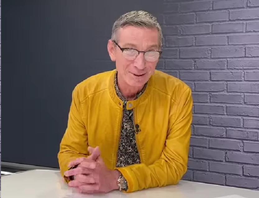 MLAĐI OD MENE IZGLEDAJU KAO MOJ DEDA! Hit izjava poznatog pjevača nasmijala sve prisutne