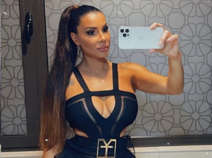 MIA BORISAVLJEVIĆ OVAKO IZGLEDA BEZ FOTOŠOPA Pjevačica se snimila u bikiniju, i pokazala kakvo je njeno tijelo zaista