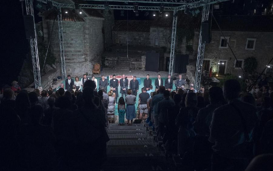 BUDVA GRAD TEATAR "Minut ćutanja za žrtve sa Cetinja"