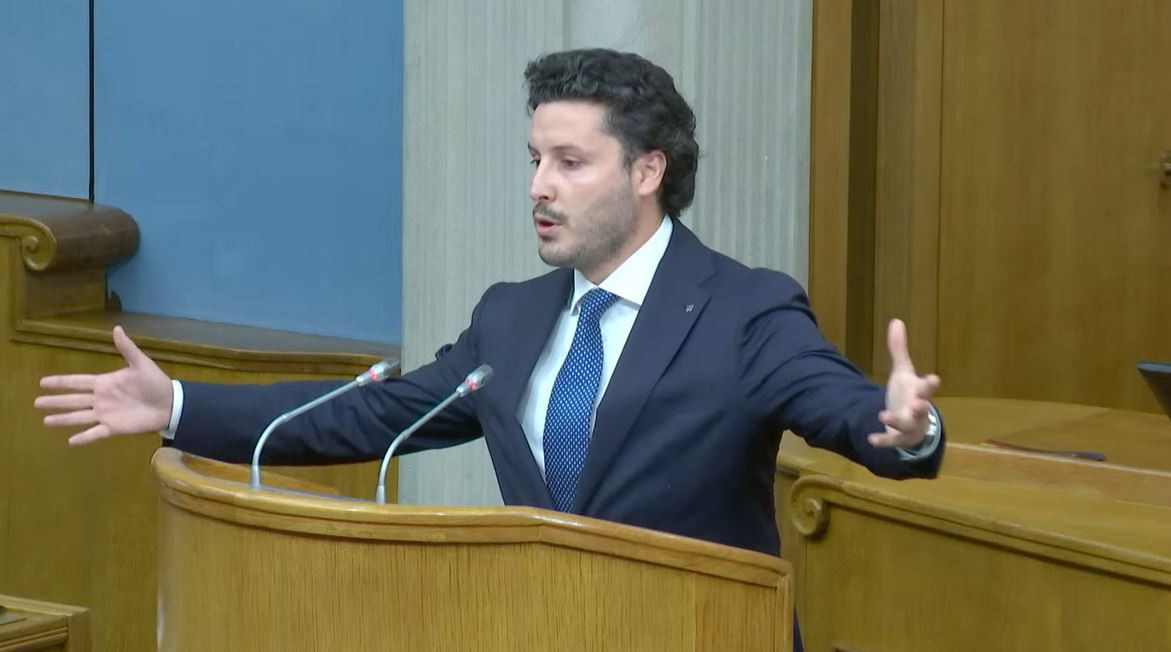 ABAZOVIĆ DEMANTOVAO VIJESTI: Dio delegacije kasnije doputovao, letjeli ekonomskom klasom, koristili voz, Uber…