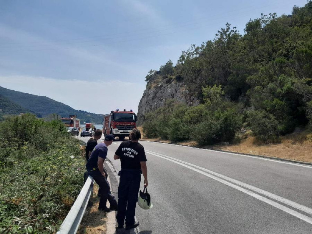 HERCEG NOVI I DALJE GORI Požar u Kamenarima spustio se do magistrale