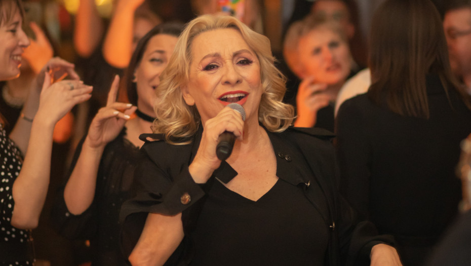 VELIKI HIT LEPE LUKIĆ ODBILA VESNA ZMIJANAC Pevačica nije pristala da snimi ni ovu pesmu, a sada je otkriveno i zašto