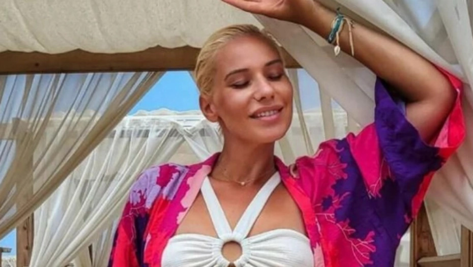 VODITELJKA SE BAŠKARI U TURSKOJ Marija Veljković se razvela, a evo sa kim ljetuje i od koga se ne odvaja
