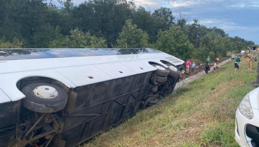 ODREĐEN PRITVOR VOZAČU AUTOBUSA KOJI SE PREVRNUO U BUGARSKOJ: Ljekari se bore za život djeteta
