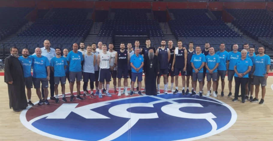 Patrijarh Porfirije posjetio srpske košarkaše (FOTO)