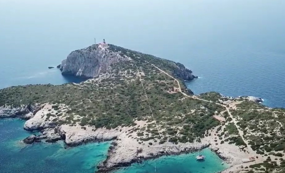 TROJE STRANACA NESTALO NA HRVATSKOM OSTRVU: Policijski brod otplovio ka Sušcu
