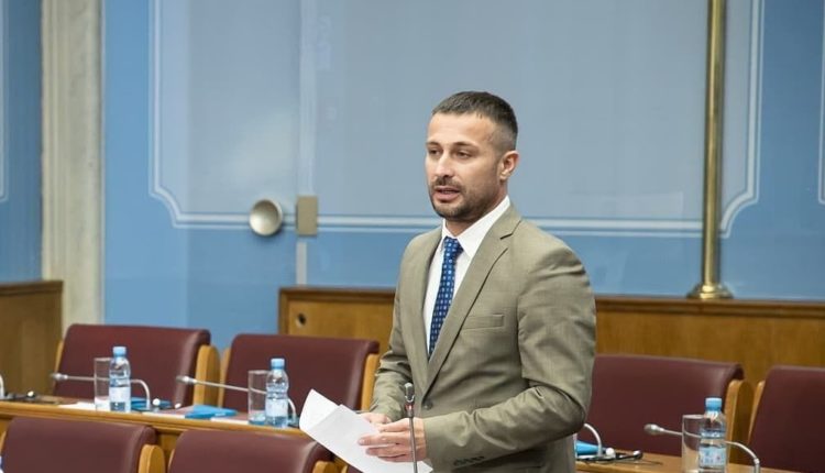 RAIČEVIĆ UPOZORAVA ONE KOJI OD POČETKA SARAĐUJU SA DPS-om: Građani izdaju ne praštaju!