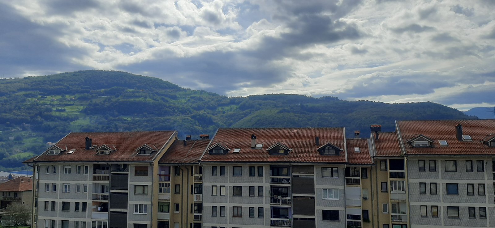 Povremeno kiša i pljuskovi i na jugu i na sjeveru