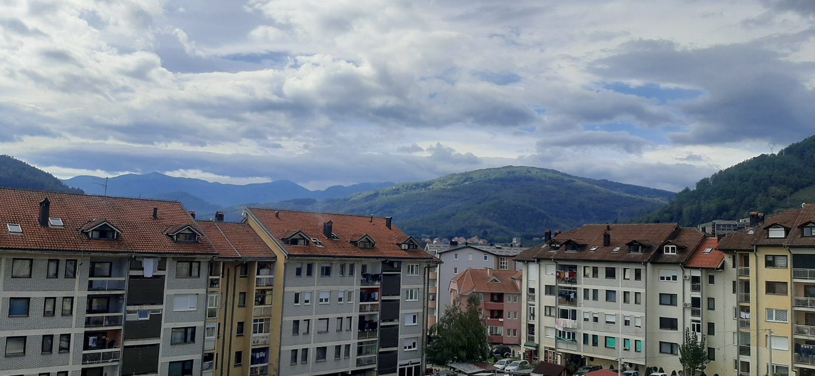 Danas promjenljivo oblačno, mjestimično moguća kiša