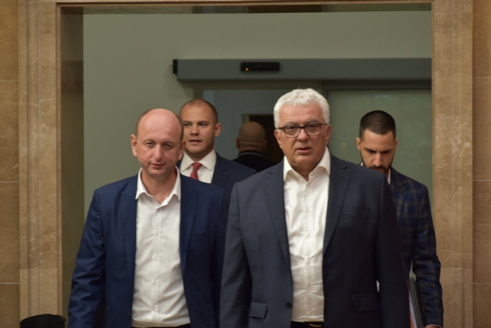 EKSTREMISTI SE NE ZAUSTAVLJAJU: Nove pretnje Kneževiću i poslanicima DF-a!