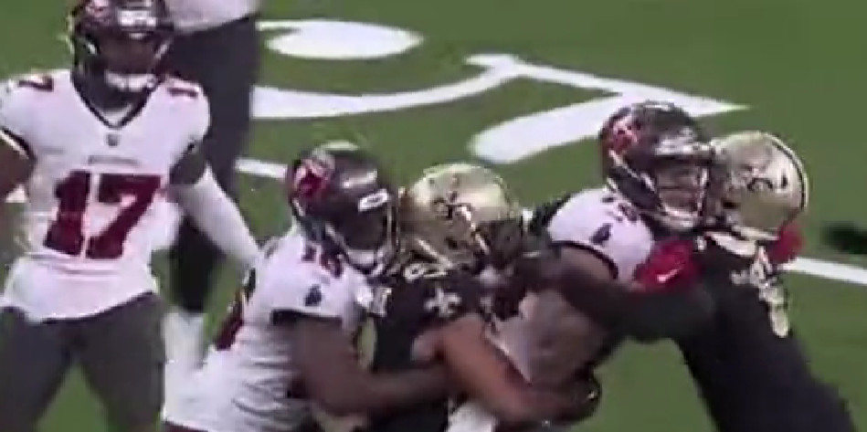 OPŠTA TUČA NA MEČU NFL LIGE Brutalan okršaj igrača Bukanirsa i Seintsa! (VIDEO)