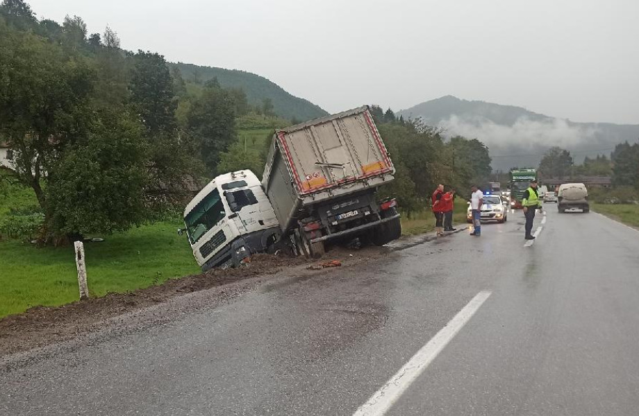 KAMION IZLETIO SA PUTA Nezgoda kod Ribarevina