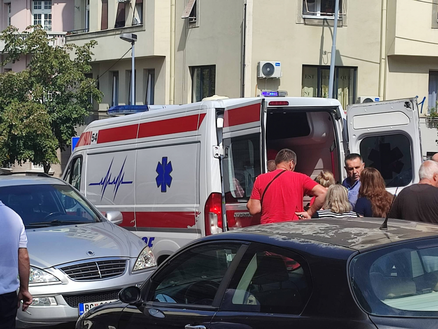 KRVAVI PIR U CENTRU BEOGRADA Muškarac upao u zgradu, pa izbo ljude nožem (FOTO)