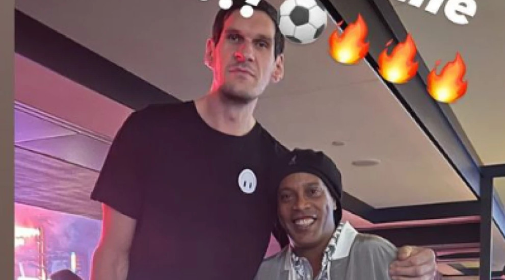 ONI BAŠ ZNAJU DA UŽIVAJU Bobi Marjanović i legendarni Ronaldinjo zajedno na koncertu (FOTO)