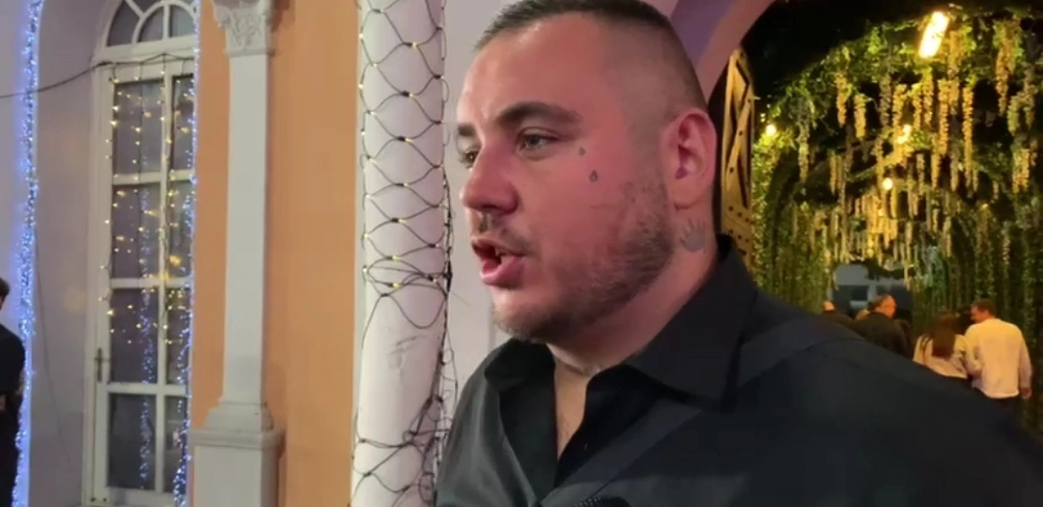 CAR LEŽI PIJAN NA PODU Filip poslednjom objavom na društvenim mrežama zabrinuo fanove (FOTO)