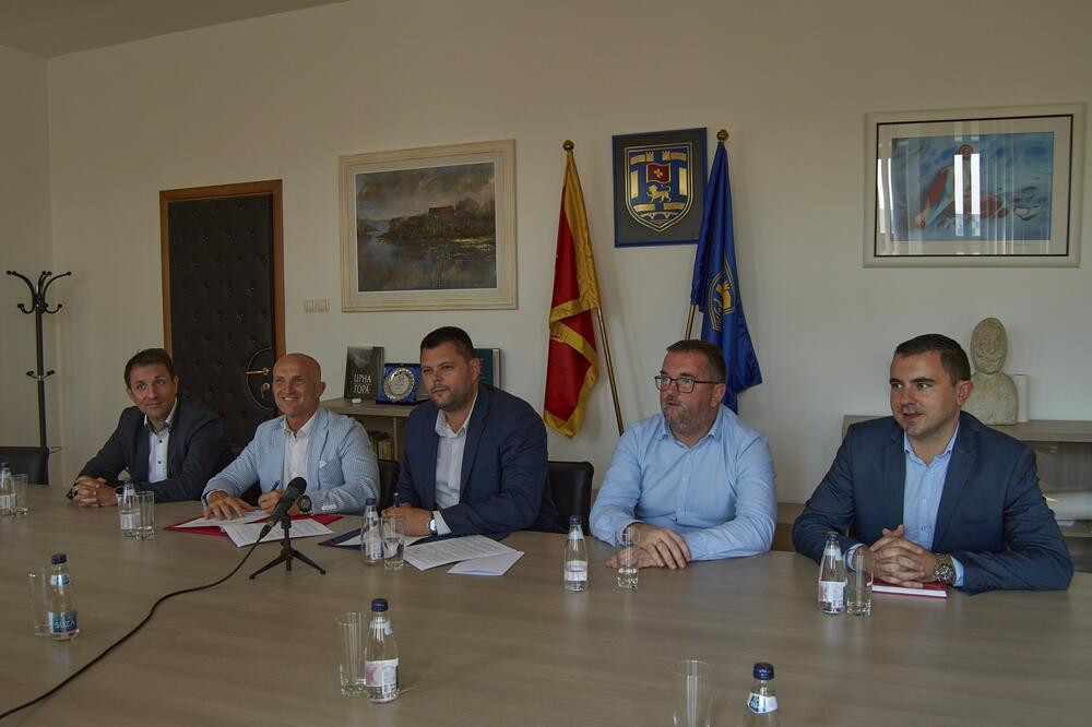 KOVAČEVIĆ RADI NA UNAPREĐENJU GRADA: Javna rasvjeta u Nikšiću biće zamijenjena led  svjetlom