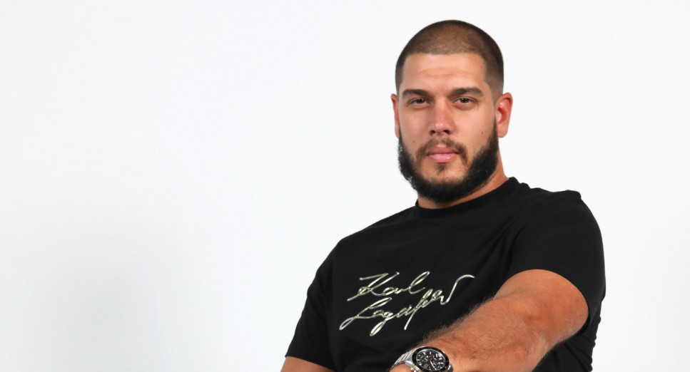 DEJAN PIŠE AUTOBIOGRAFIJU Pobednik Zadruge 5 krenuo stopama Kije Kockar