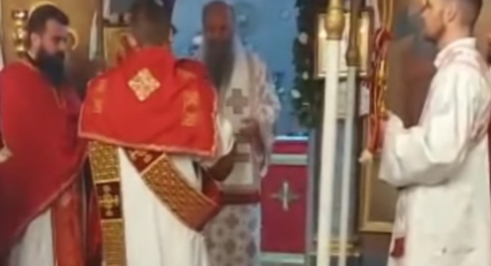 POMEN NEVINIM ŽRTVAMA Patrijarh Porfirije služio liturgiju za stradale u Medačkom džepu