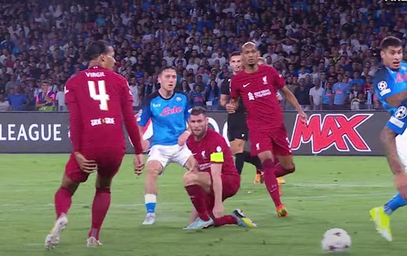 DEBAKL LIVERPULA U NAPULJU Napoli održao čas fudbala Redsima, Levandovski se het-trikom predstavio Ligi šampiona