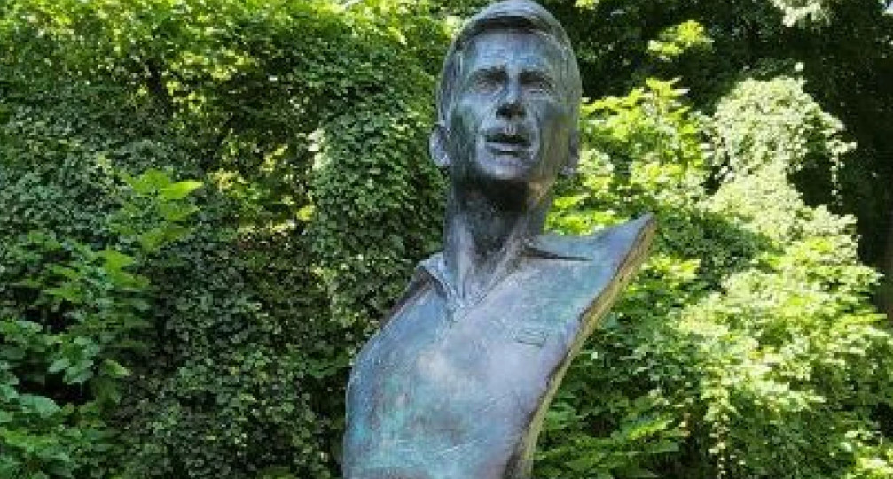 NOVAK U AMERICI NA DAN FINALA US OPENA Đoković dobio bistu - ispisane njegove moćne riječi o NATO agresiji na Srbiju (FOTO)