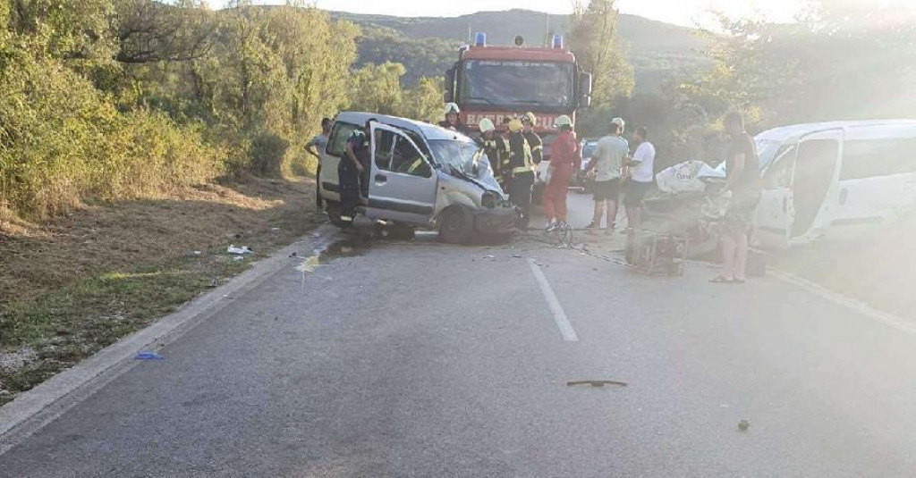 TEŽAK UDES KOD TIVTA Poginula jedna osoba, pet povrijeđeno