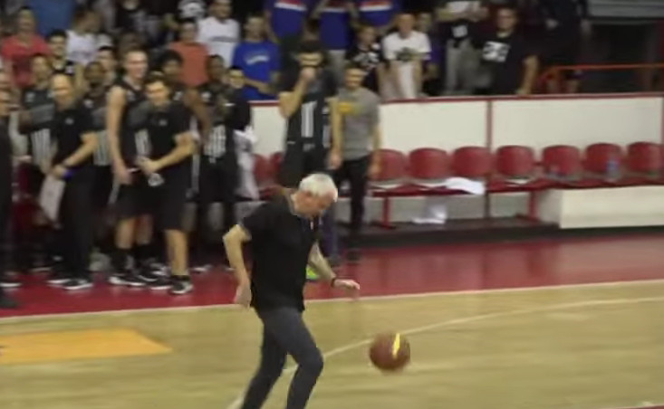I DALJE IMA TO U SEBI Željko Obradović uzeo loptu u ruke i oduševio “grobare” (VIDEO)