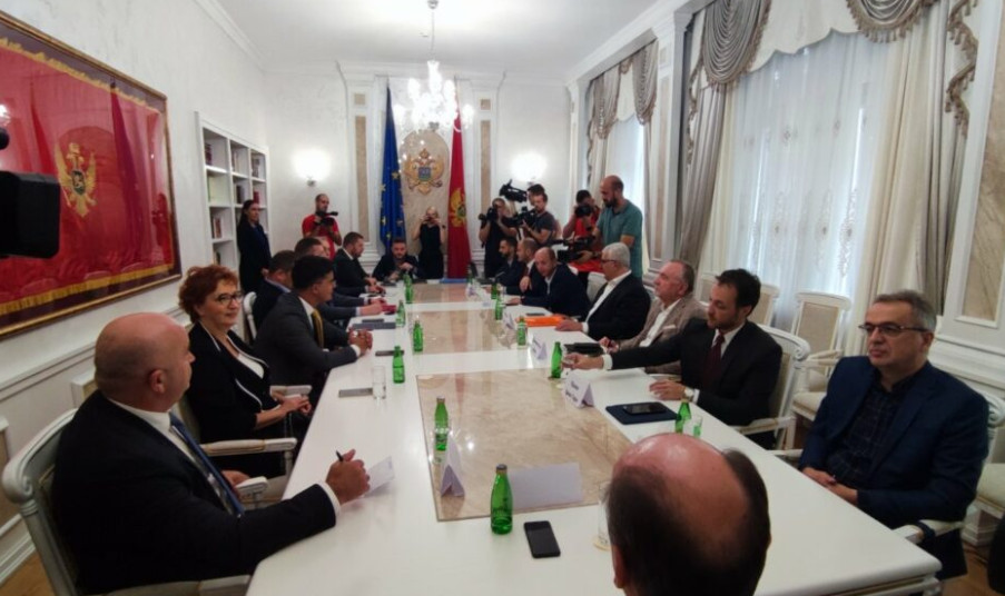 NOVI SASTANAK PARLAMENTARNE VEĆINE Danas u 10 još jedna šansa za „igranje živcima“ onih koji su ih birali