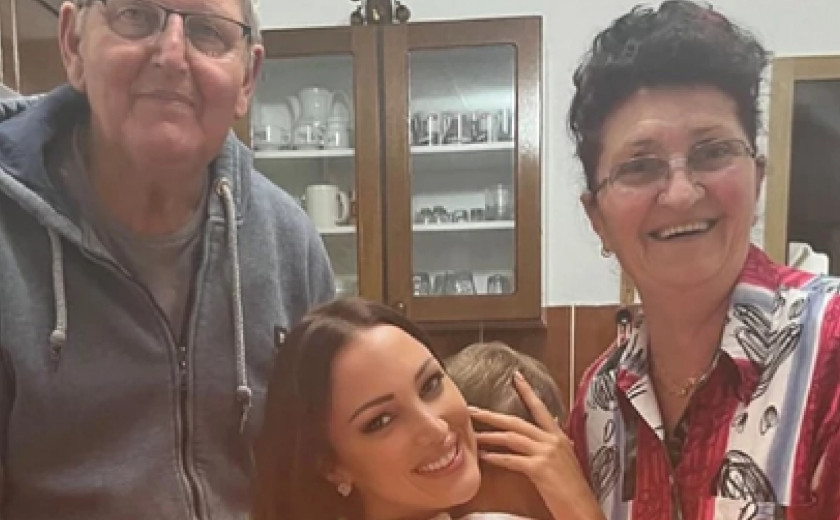 TU JE I MAĆEHA Aleksandra Prijović okupila najbliže na proslavi rođendana (FOTO)