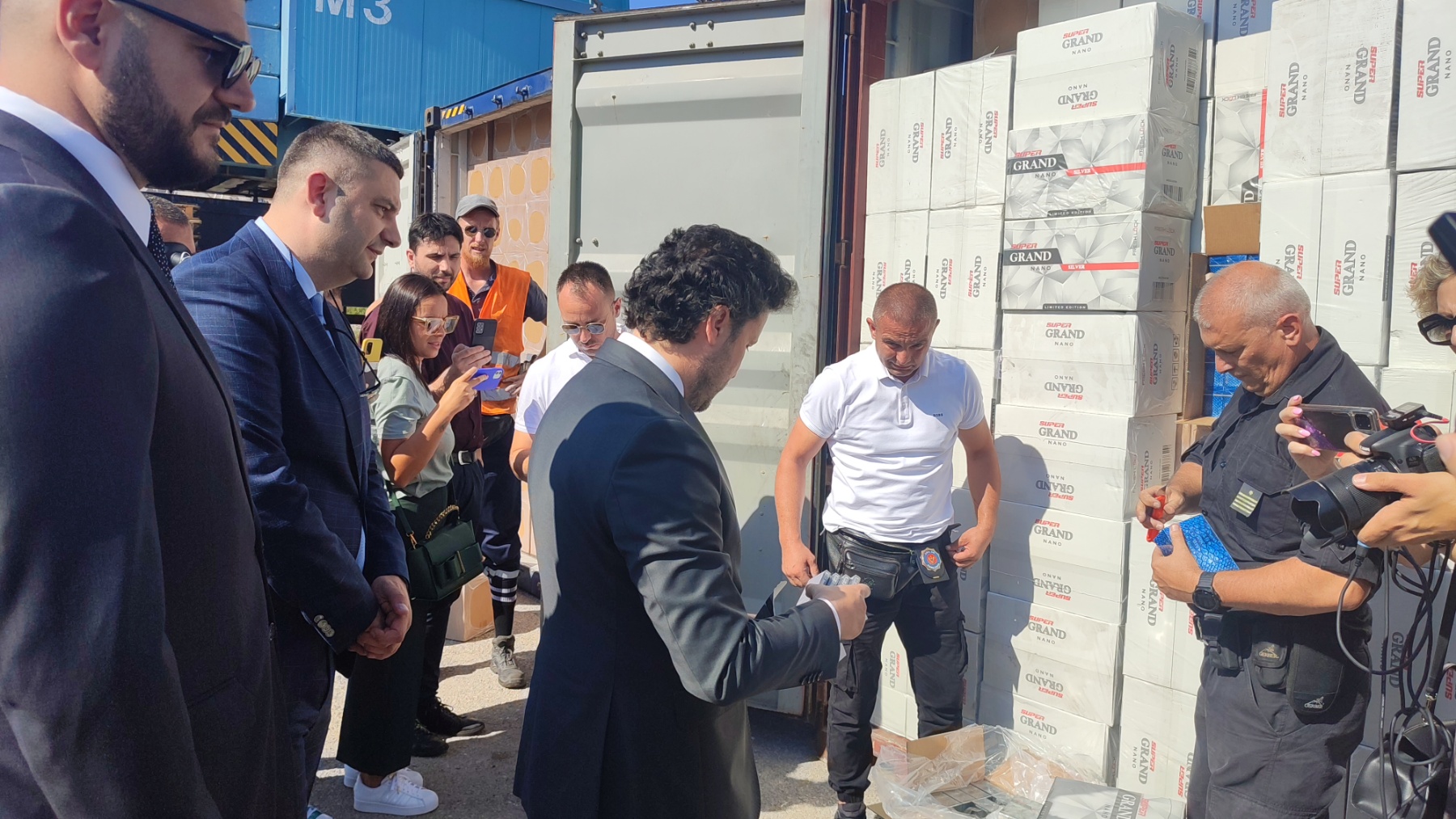 MILOŠEVIĆ: Nove zaplene cigareta uskoro, kriminalci hoće da destabilizuju Vladu