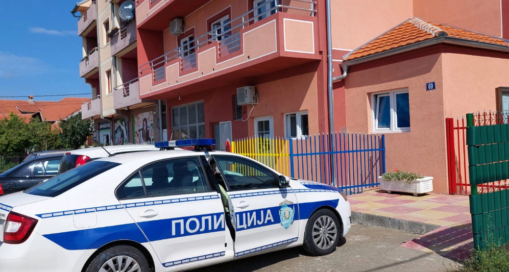 OVO JE PROZOR SA KOG JE PALA BEBA Svaki propust vaspitača biće najstrožije kažnjen! (FOTO)