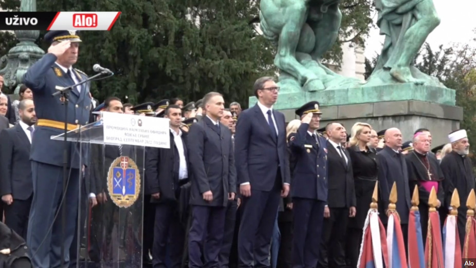 VUČIĆ NA PROMOCIJI VOJNIH OFICIRA: Nikome nećemo dati Kosovo