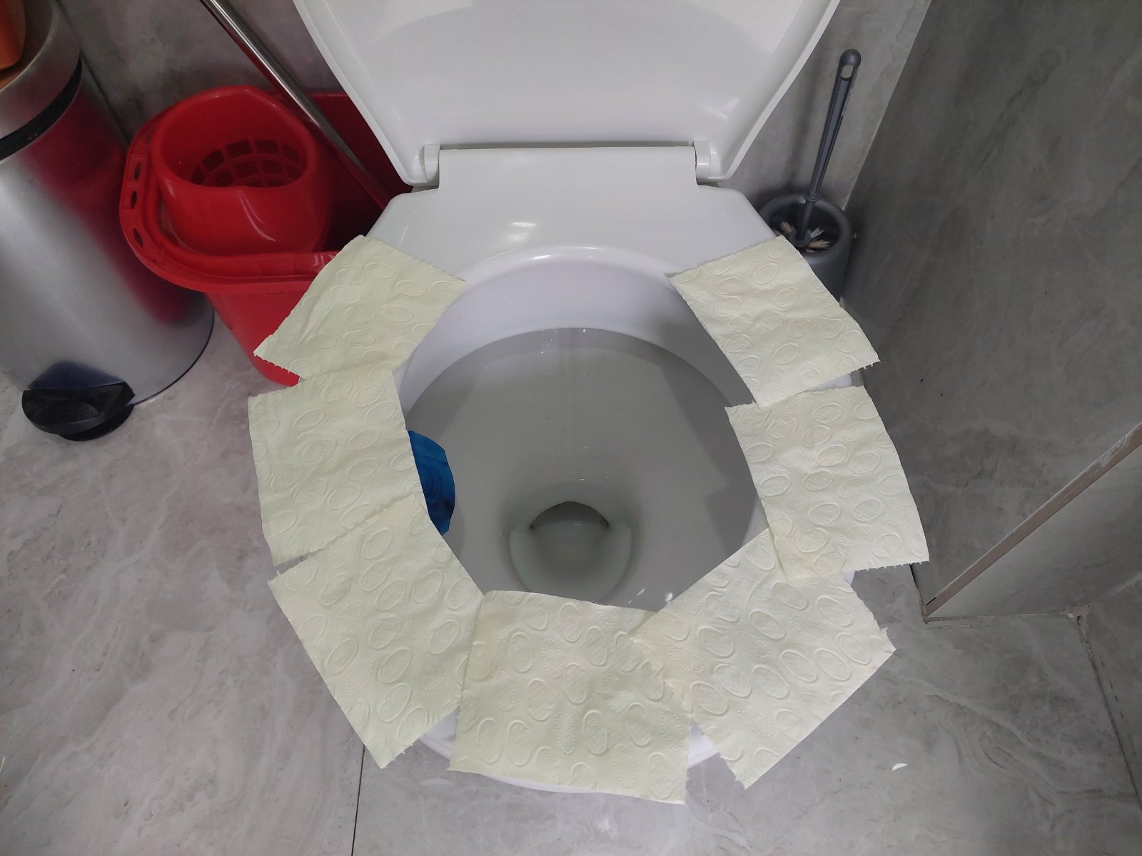 STAVLJATE PAPIR NA ŠOLJU KADA IDETE U WC NA POSLU ILI KAFIĆU? Ljekari kažu da ste u opasnosti, OVA INFEKCIJA vam ne gine!