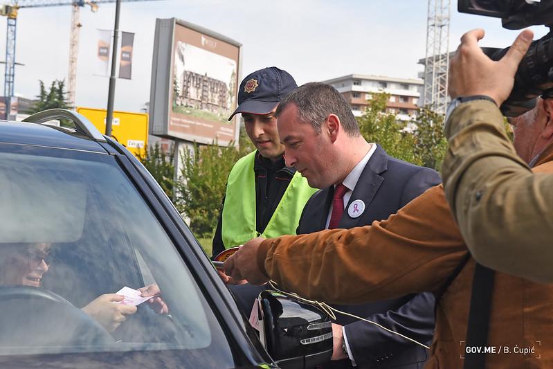 UJEDINJENI DO CILJA Šćekić, Galić i Brđanin dijelili edukativni materijal povodom mjeseca borbe protiv karcinoma dojke