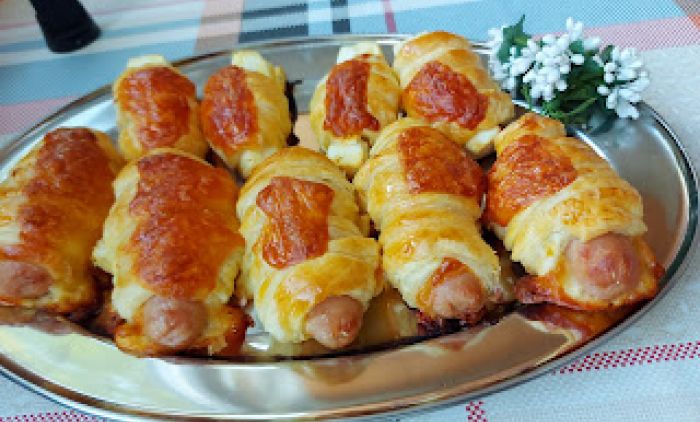 RECEPT ZA VEČERU: Pravimo pecivo sa viršlama i kačkavaljem