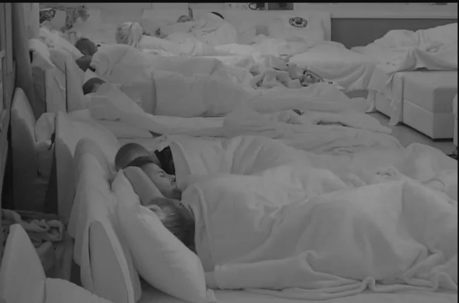 DODIRIVALA GA PO INTIMNIM DIJELOVIMA Vrela akcija u Zadruzi (FOTO+VIDEO)