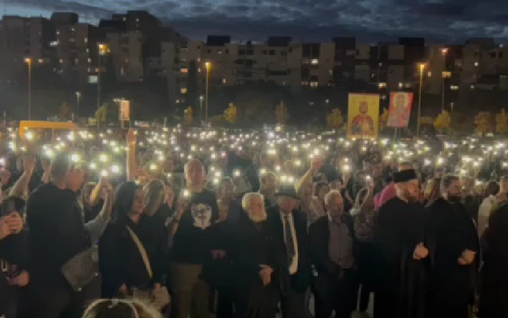 Više stotina građana na molebanu za svetinju braka i očuvanje porodice