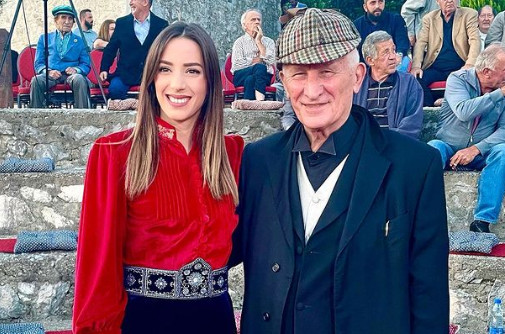 GOSPOD MU JE DAROVAO PJESNIČKI DAR Danica Crnogorčević dobila pjesmu od Matije Bećkovića