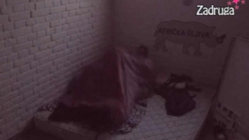 ŽESTOKA AKCIJA ADAMA I DJ TAMARIS Prepustili se vrelim dodirima, uzdasi odzvanjali spavaćom sobom(VIDEO +18)