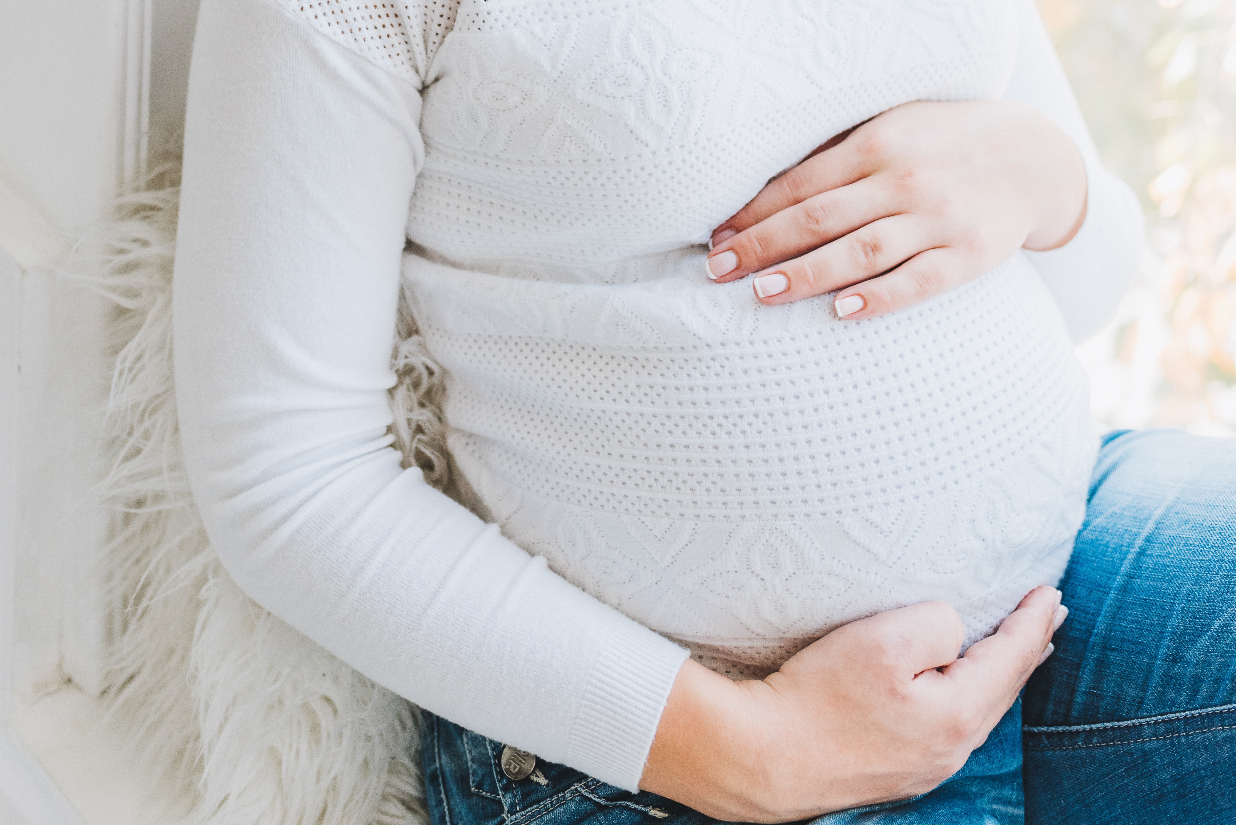 TRUDNICE OPREZ! Nutricinista otkiva šta NE bi trebalo da JEDETE u drugom stanju!