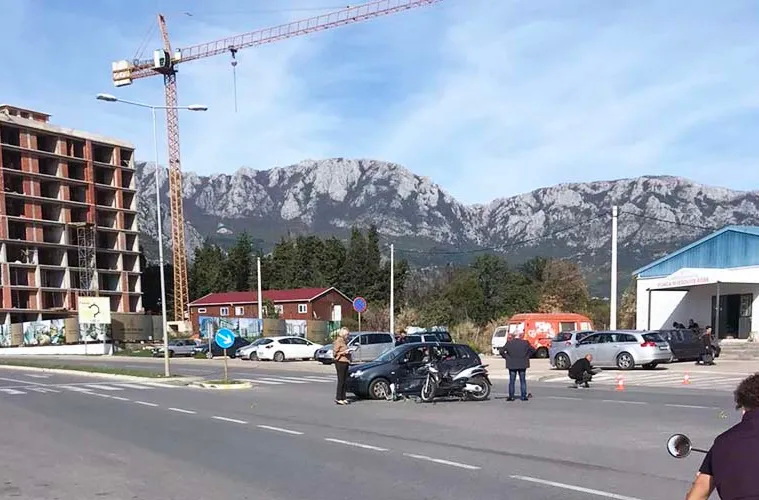 NEZGODA U BARU: Motociklista teško povrijeđen u saobraćajnoj nezgodi kod buvlje pijace