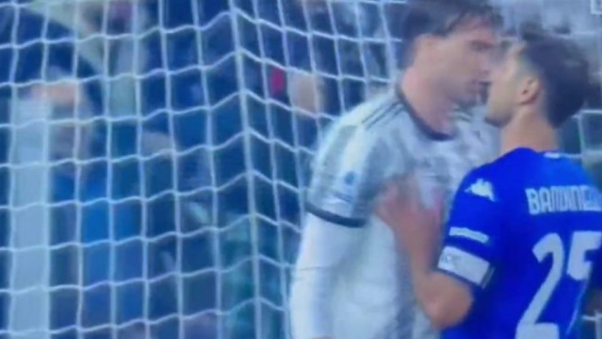 VLAHOVIĆ GLAVNA TEMA ITALIJANSKIH MEDIJA! Poludio u toku utakmice i umalo PREBIO rivala! (VIDEO)
