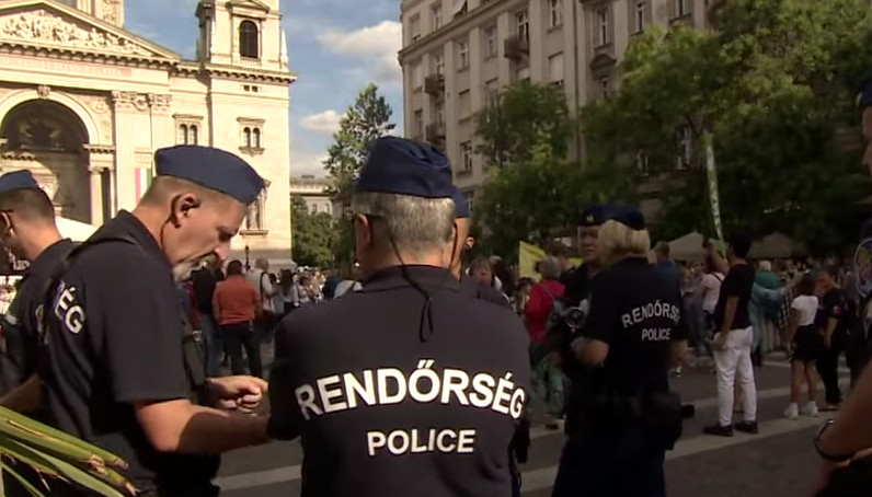 PROTEST U BUDIMPEŠTI: Profesori i učenici žele veće plate i pravo na štrajk (VIDEO)