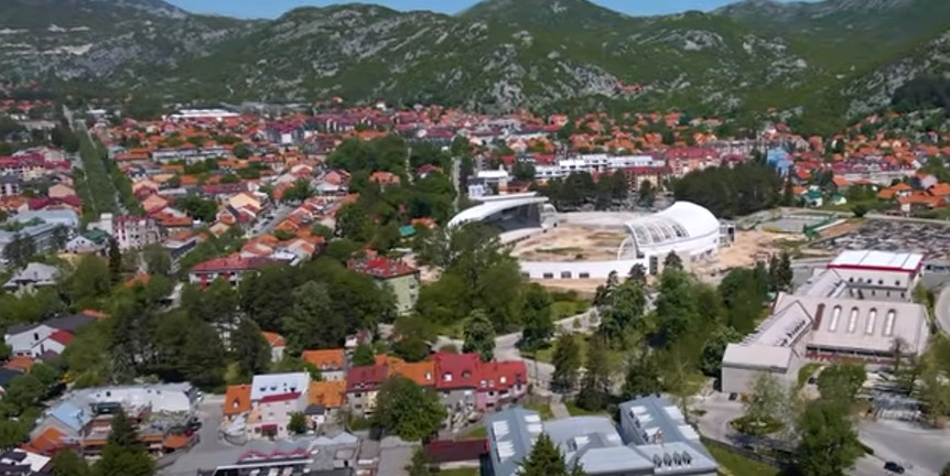 INCIDENT NA CETINJU: Bačena eksplozivna naprava u dvorište kuće