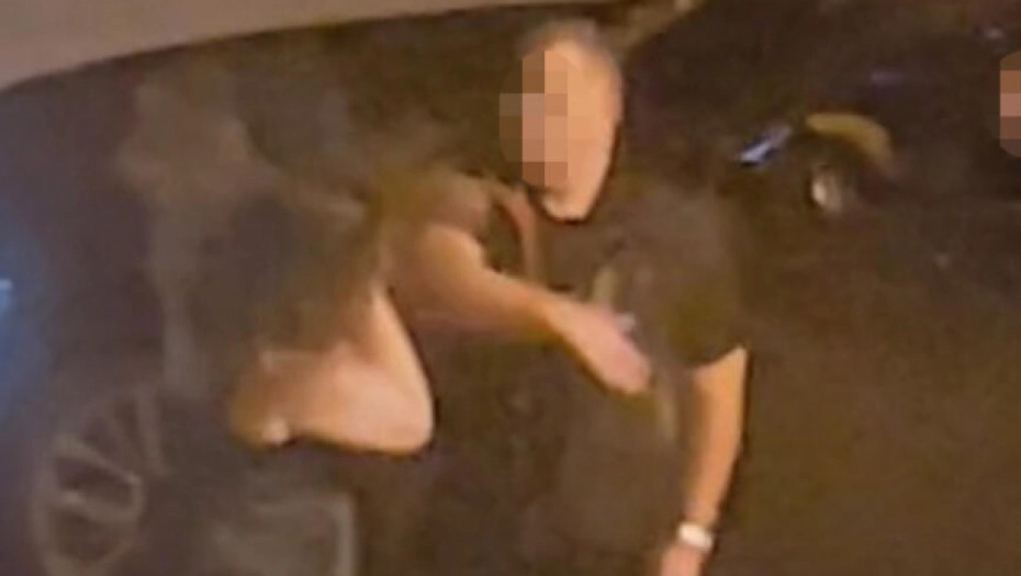 IDENTIFIKOVAN SILEDŽIJA KOJI JE TUKAO ŽENU U MLADENOVCU Šamarao je nasred ulice pa pobjegao, za njim raspisana potjernica (VIDEO)