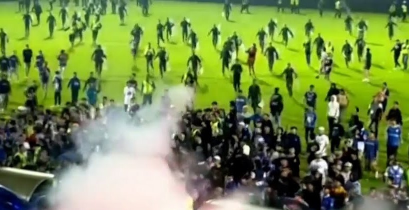 KATASTROFA U INDONEZIJI! Na utakmici poginulo 174 ljudi